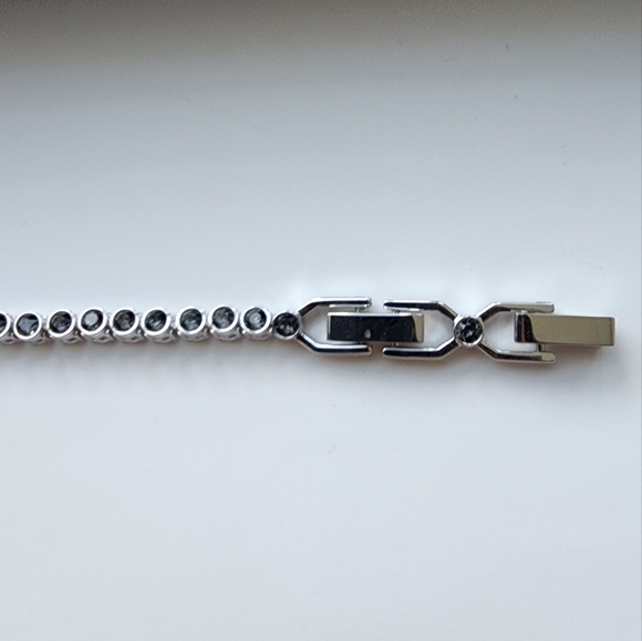 Matrix Tennis bracelet - Picture 3 of 6